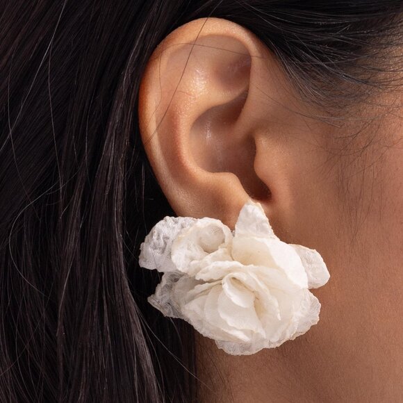 paparazzi Jewelry - Tulle Twist - White Earrings
